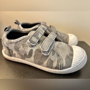 Jumping Beans camo shoes size 11